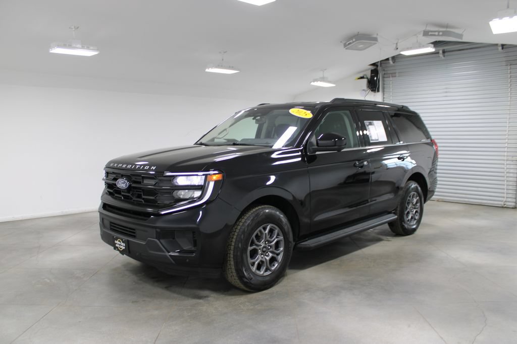 Used 2025 Ford Expedition Active RWD image 4
