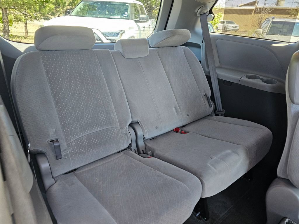 Used 2015 Toyota Sienna LE FWD image 16