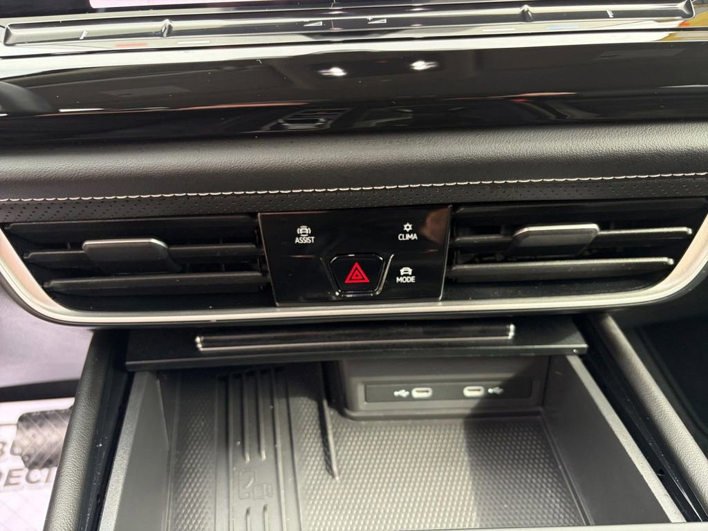 Certified 2026 Volkswagen Atlas SE FWD image 17