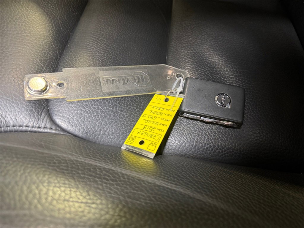 Used 2018 Volvo S90 T5 Momentum w/ Convenience Package image 32