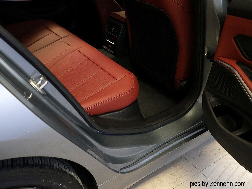 Certified 2025 BMW 330i xDrive Sedan image 33