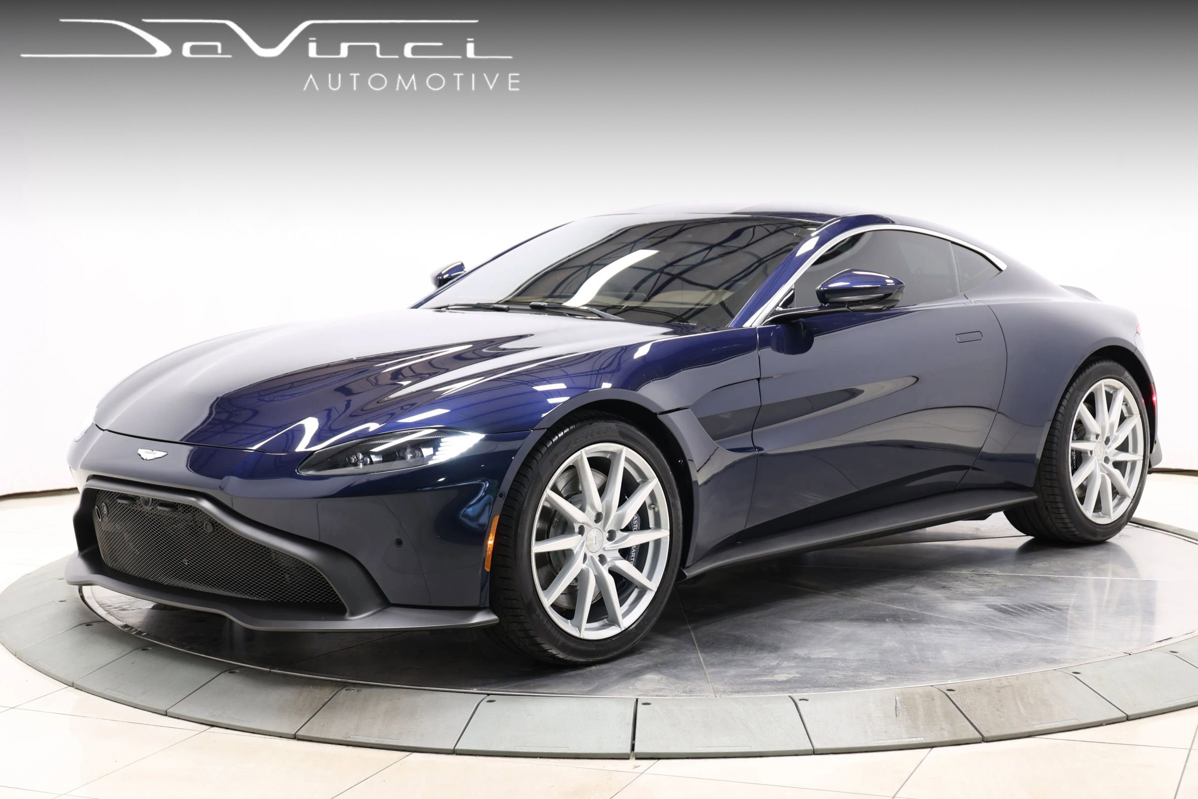 Used 2019 Aston Martin V8 Vantage Coupe RWD image 1
