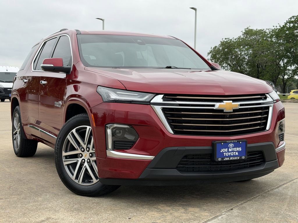 Used 2023 Chevrolet Traverse High Country FWD image 2
