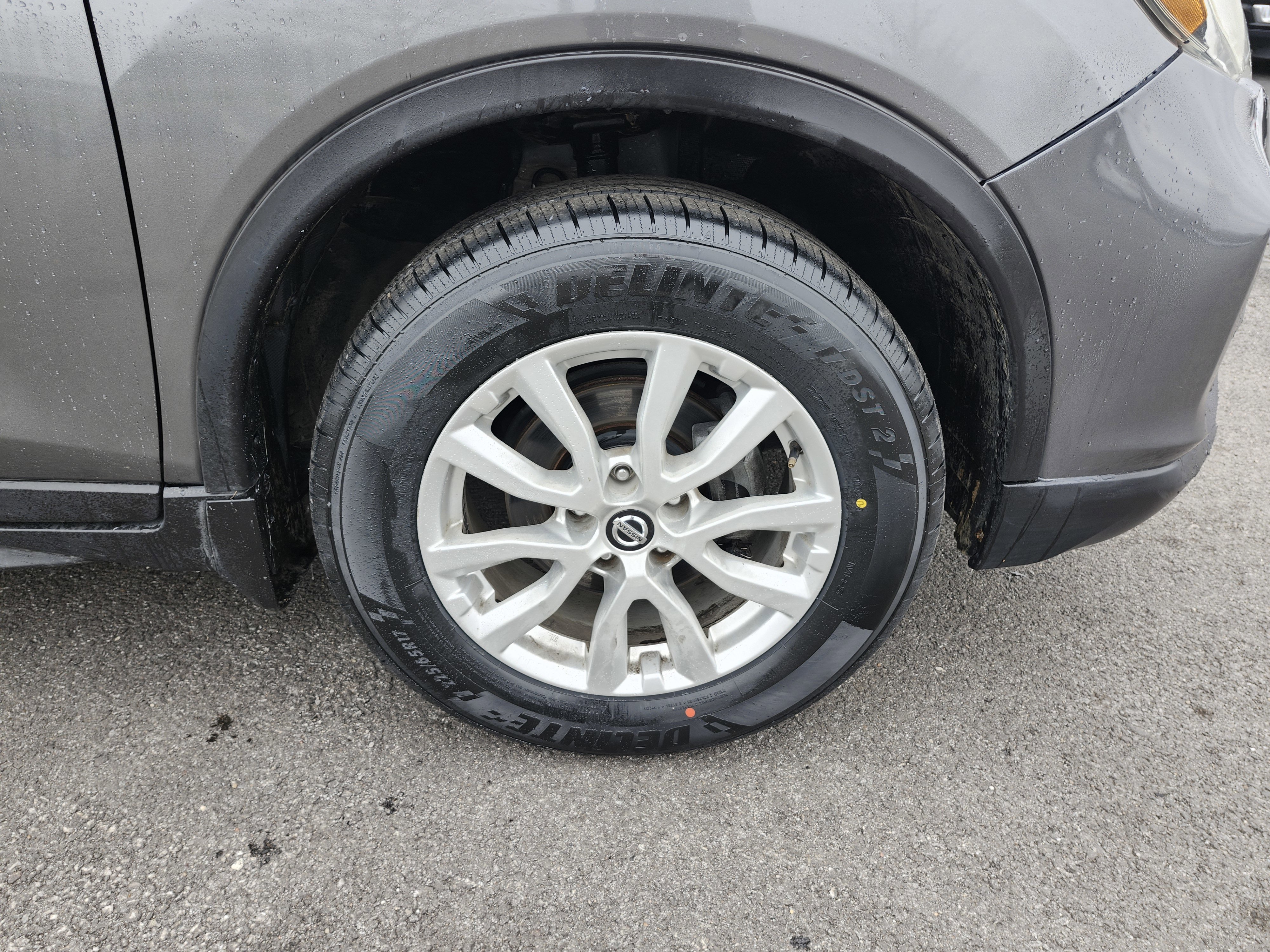 Used 2020 Nissan Rogue SV image 12