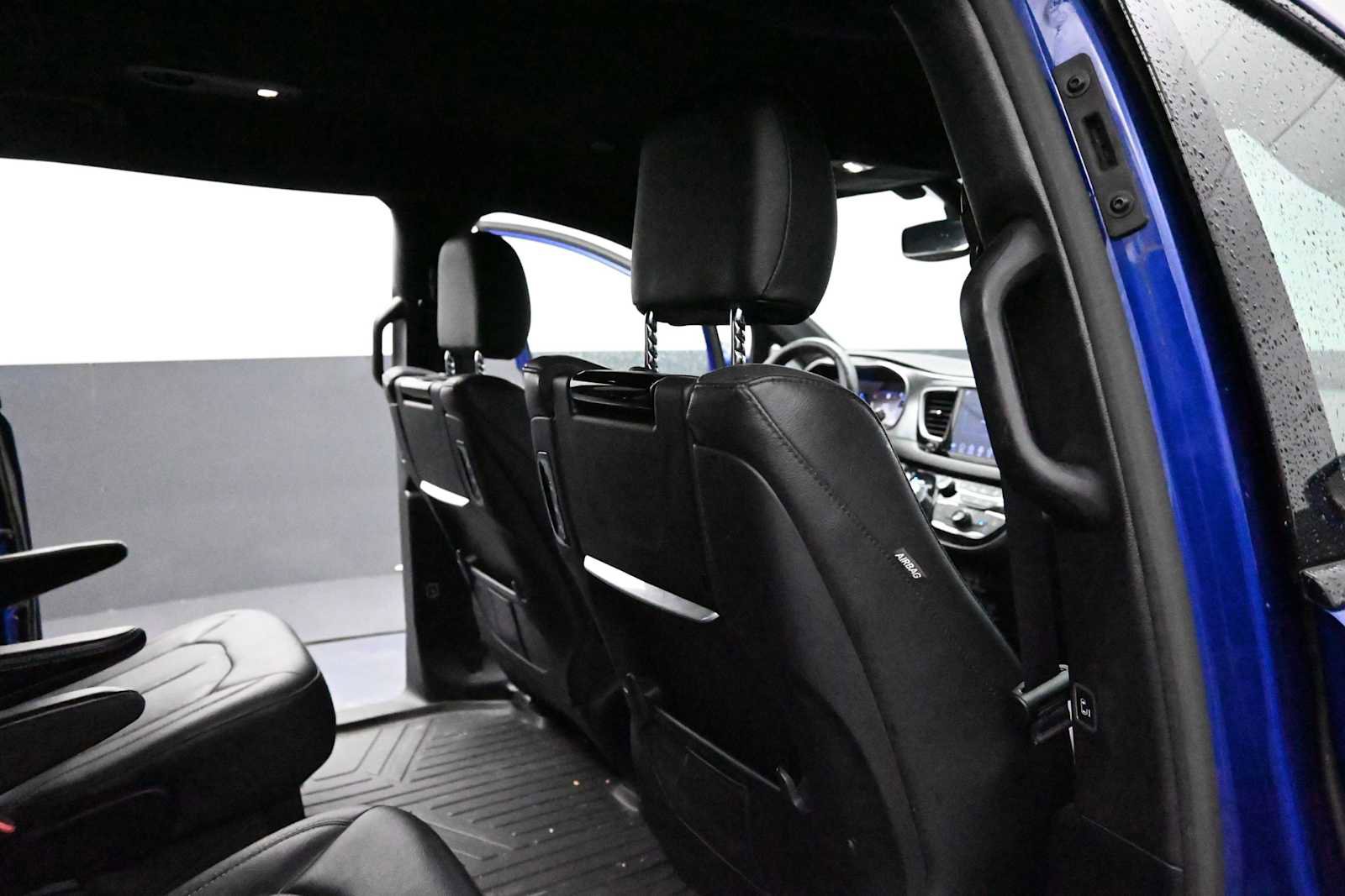 Used 2019 Chrysler Pacifica Touring-L Plus w/ Advanced Safetytec Group FWD image 21