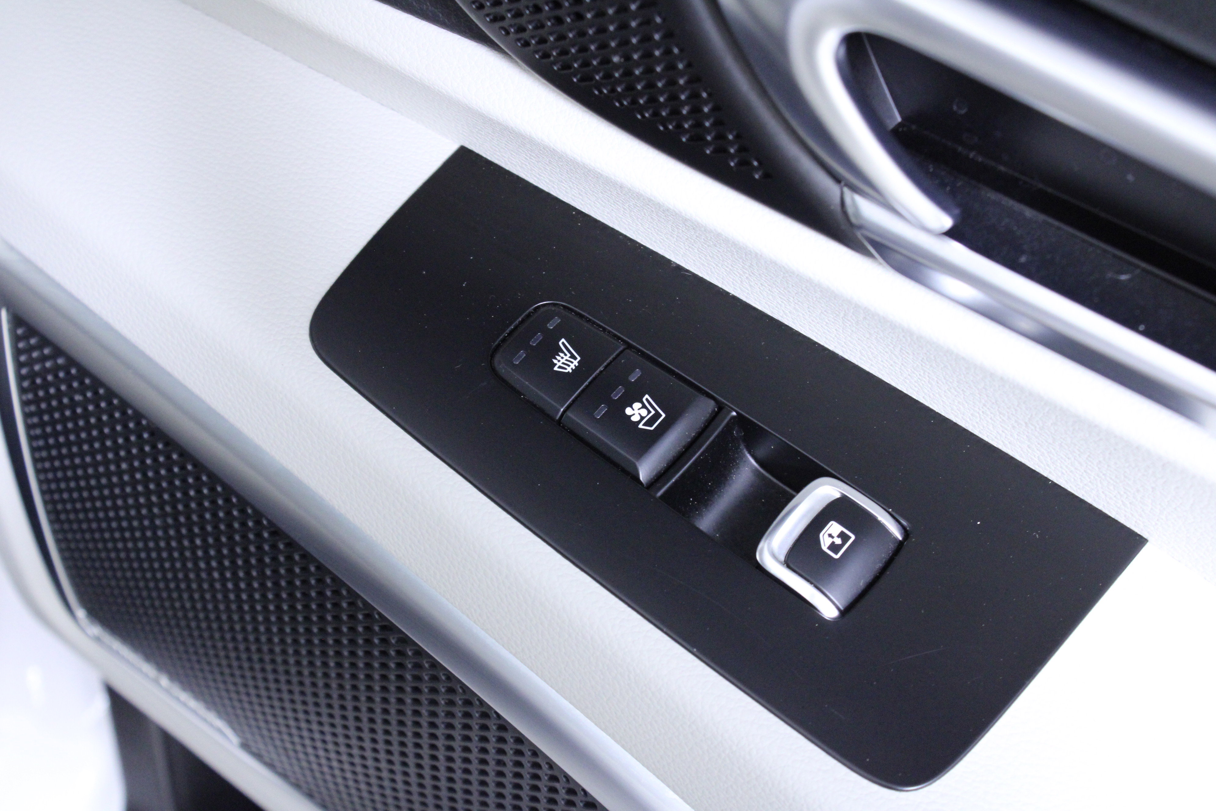 Used 2022 Kia Telluride SX w/ SX Prestige Package image 17