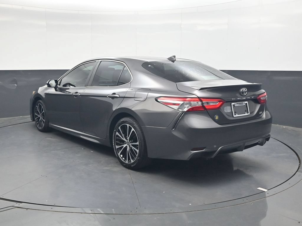 Used 2020 Toyota Camry SE FWD image 6