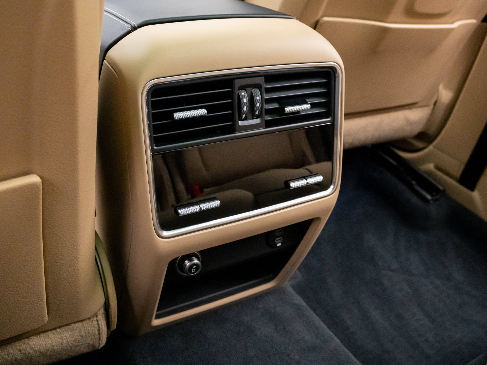 Certified 2023 Porsche Cayenne GTS AWD/4WD image 19