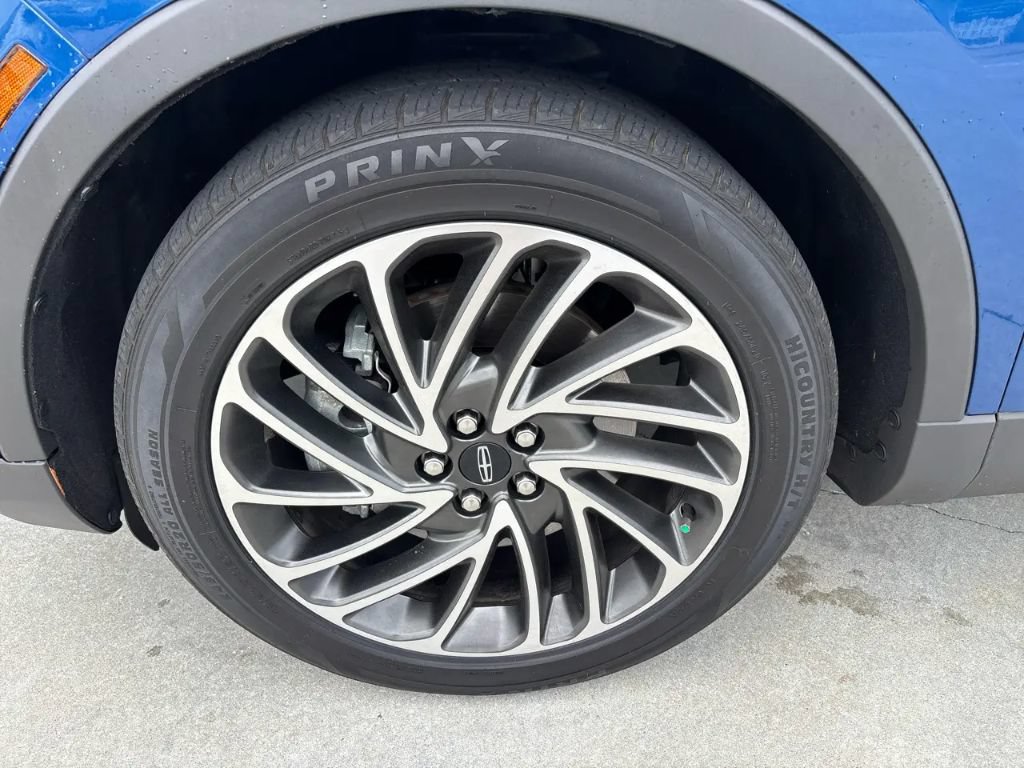 Used 2020 Lincoln Nautilus Reserve FWD image 11