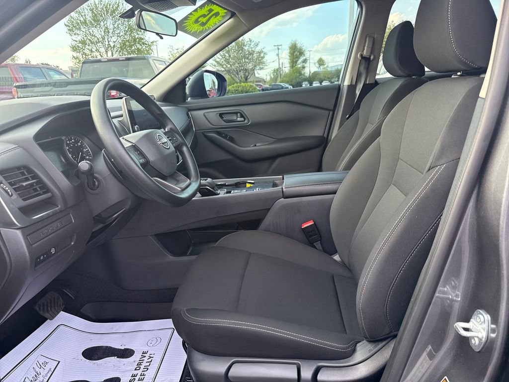 Used 2025 Nissan Rogue S FWD image 10