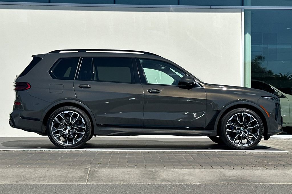 Used 2024 BMW X7 xDrive40i w/ M Sport Package AWD/4WD image 2