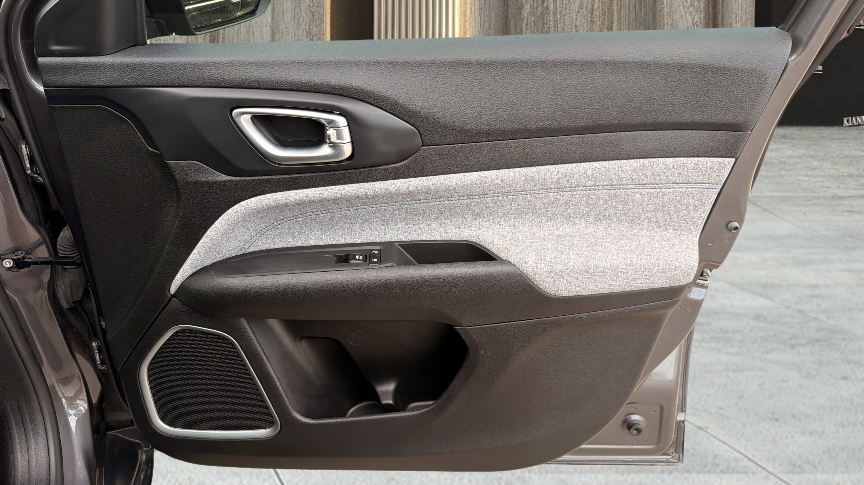 Used 2024 Jeep Compass Latitude image 40