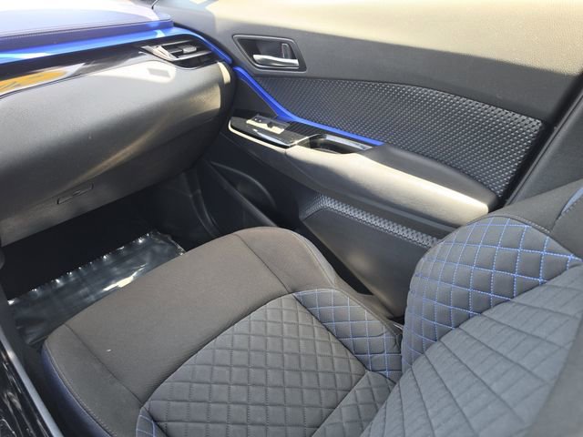 Used 2020 Toyota C-HR XLE FWD image 16