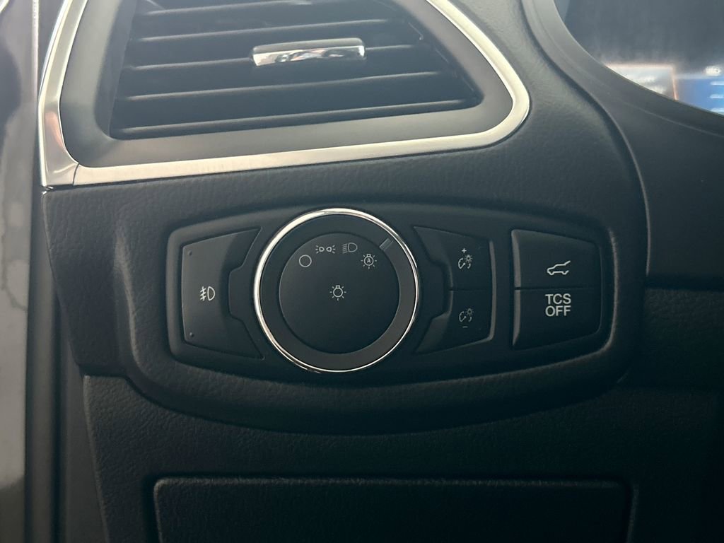 Used 2024 Ford Edge Titanium image 16