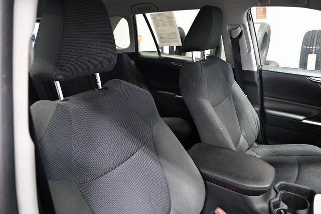 Used 2019 Toyota RAV4 LE image 8