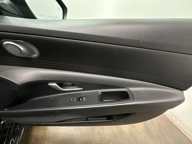 Used 2023 Hyundai Elantra SEL w/ Winter Weather Package FWD image 22