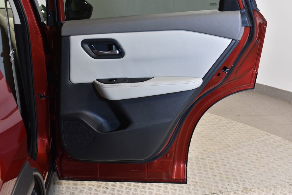 Used 2025 Nissan Rogue SV image 30