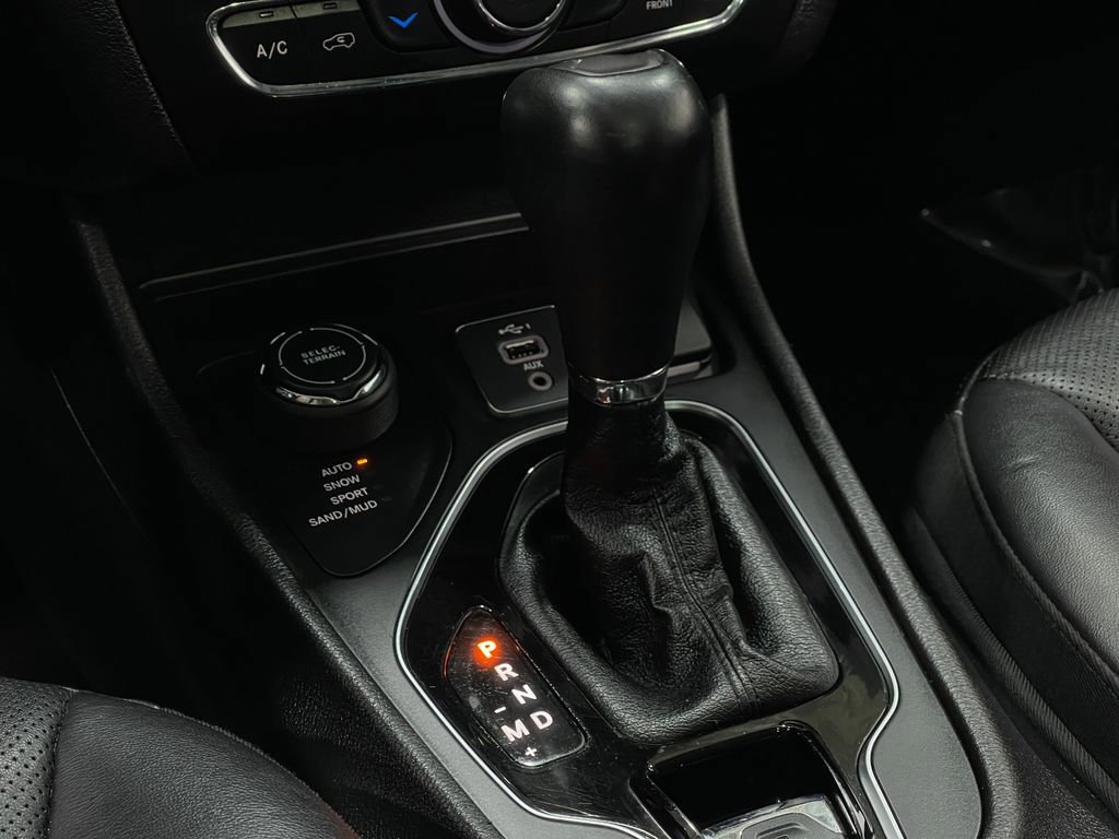 Used 2019 Jeep Cherokee Limited w/ Luxury Group image 29