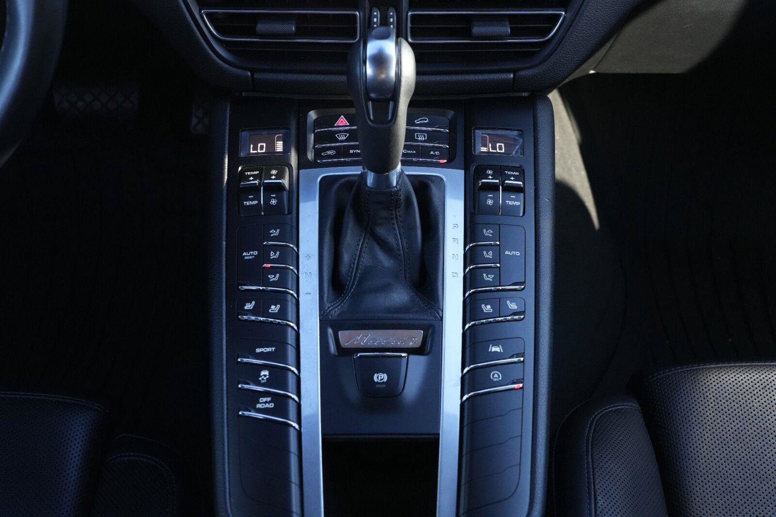 Used 2021 Porsche Macan AWD/4WD image 22