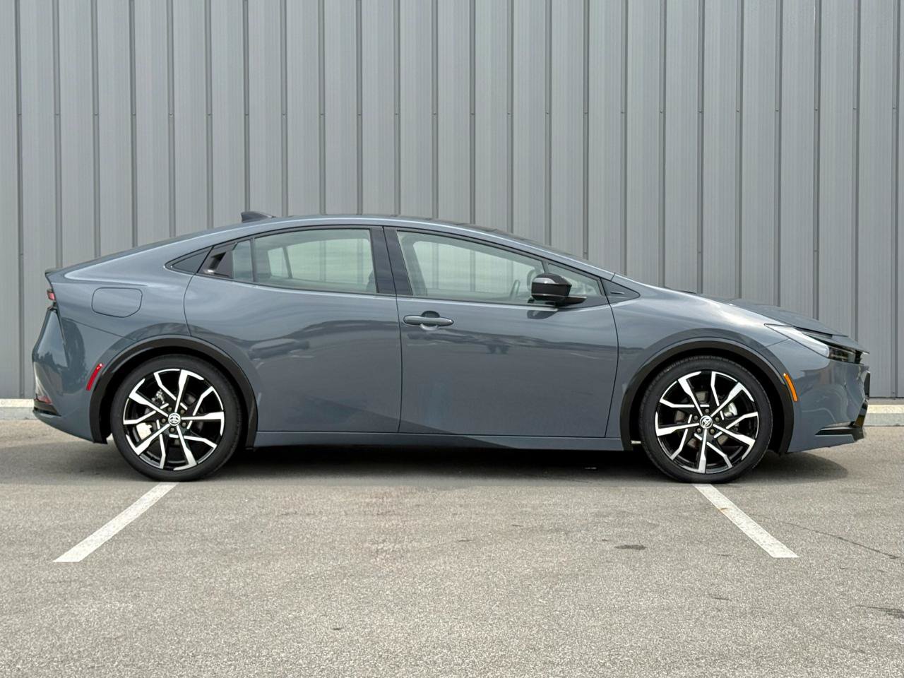 Used 2026 Toyota Prius Plug-In Hybrid FWD image 4