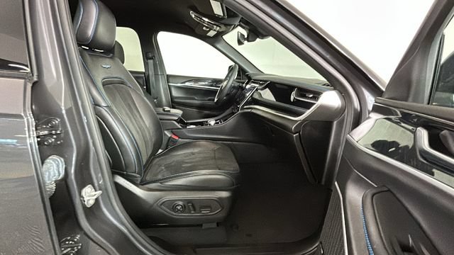 Used 2022 Jeep Grand Cherokee Trailhawk AWD/4WD image 30