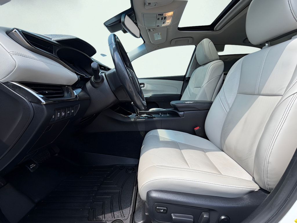 Used 2018 Toyota Avalon Limited w/ Carpet Mat Package FWD image 15