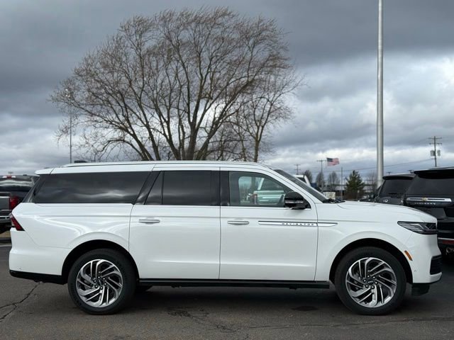 Used 2025 Lincoln Navigator L Reserve image 46