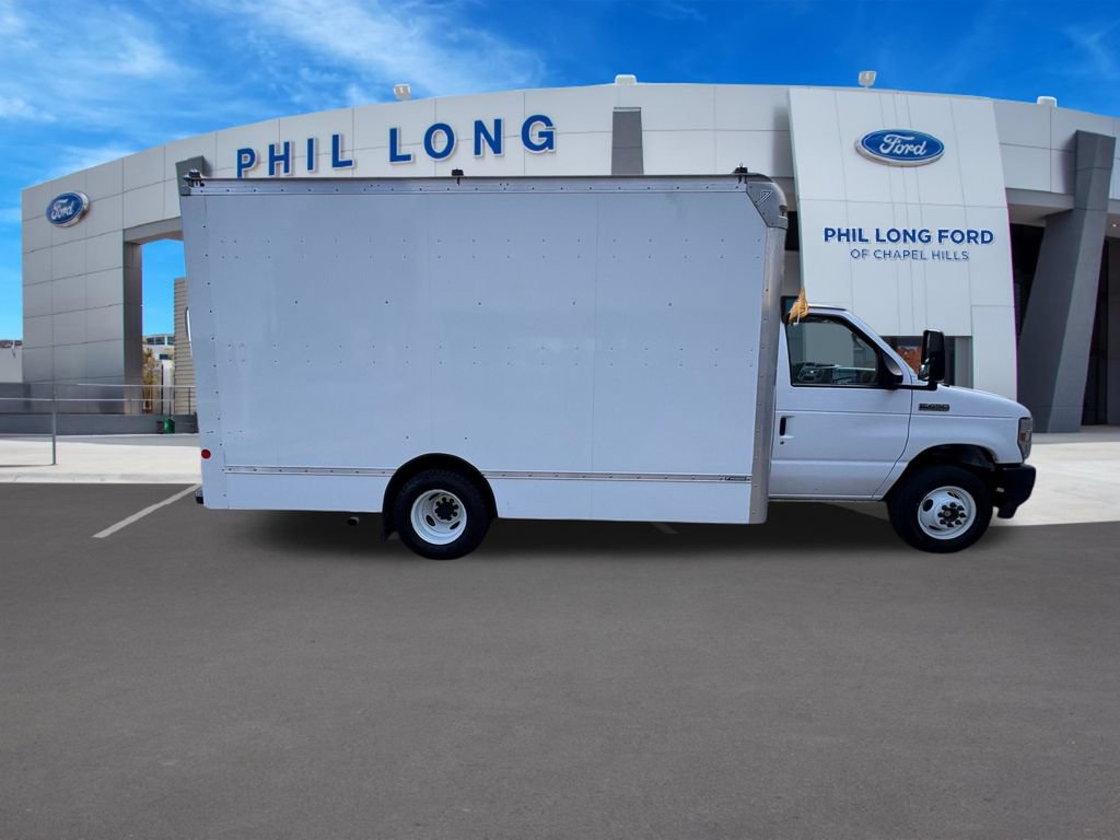 Used 2023 Ford E-450 and Econoline 450 Super Duty w/ Driver's Safety Package RWD image 6