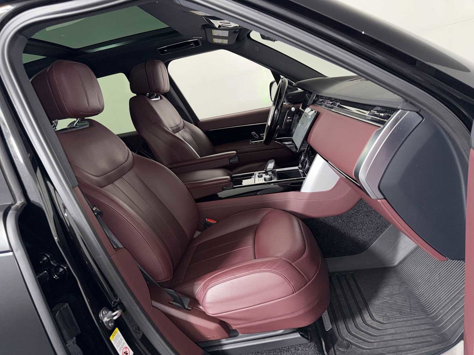 Used 2023 Land Rover Range Rover SE image 23