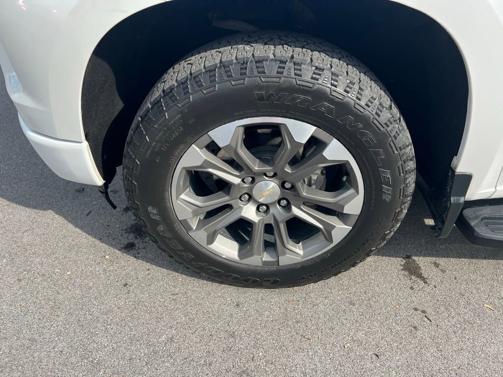 Used 2023 Chevrolet Silverado 1500 High Country w/ Technology Package image 13