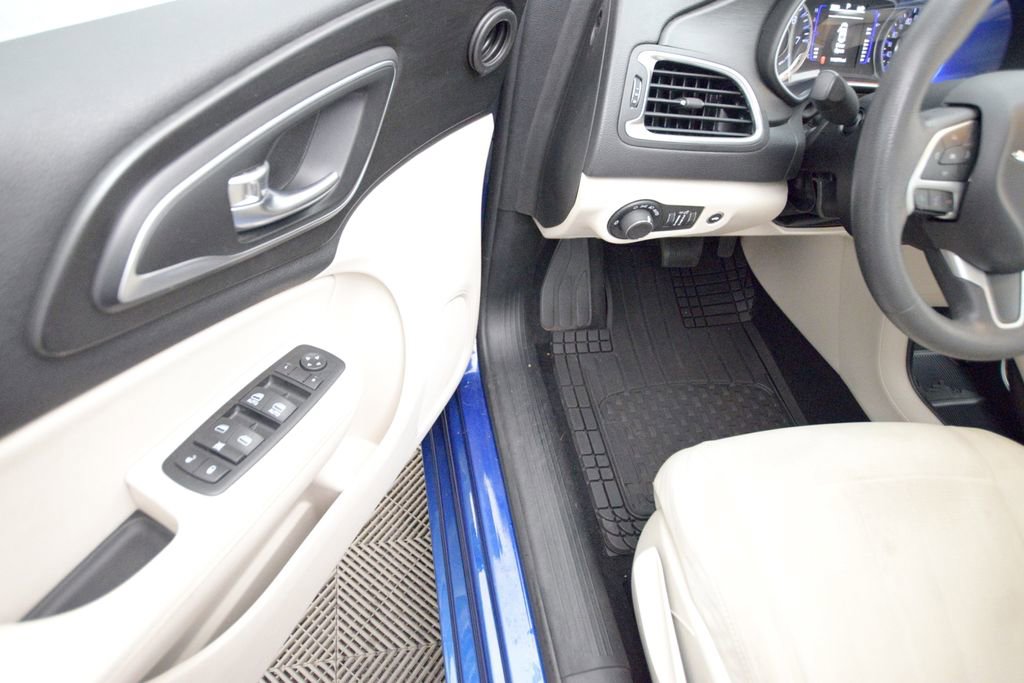 Used 2015 Chrysler 200 Limited image 27