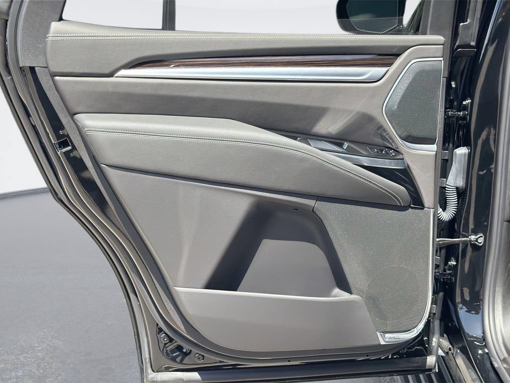 Certified 2026 Cadillac Escalade Luxury RWD image 25