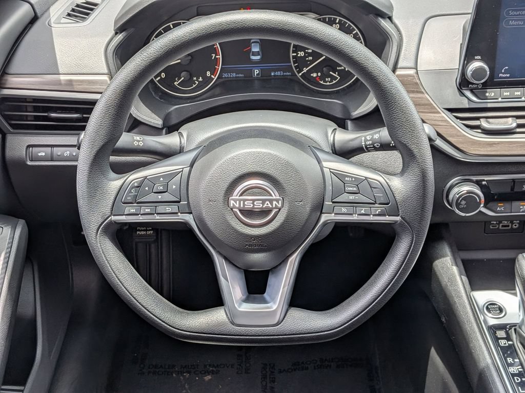 Used 2025 Nissan Altima 2.5 SV FWD image 24