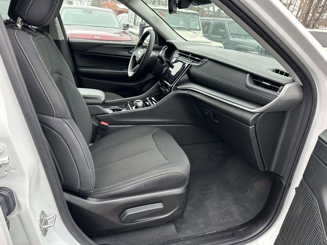 Certified 2024 Jeep Grand Cherokee Laredo X image 23