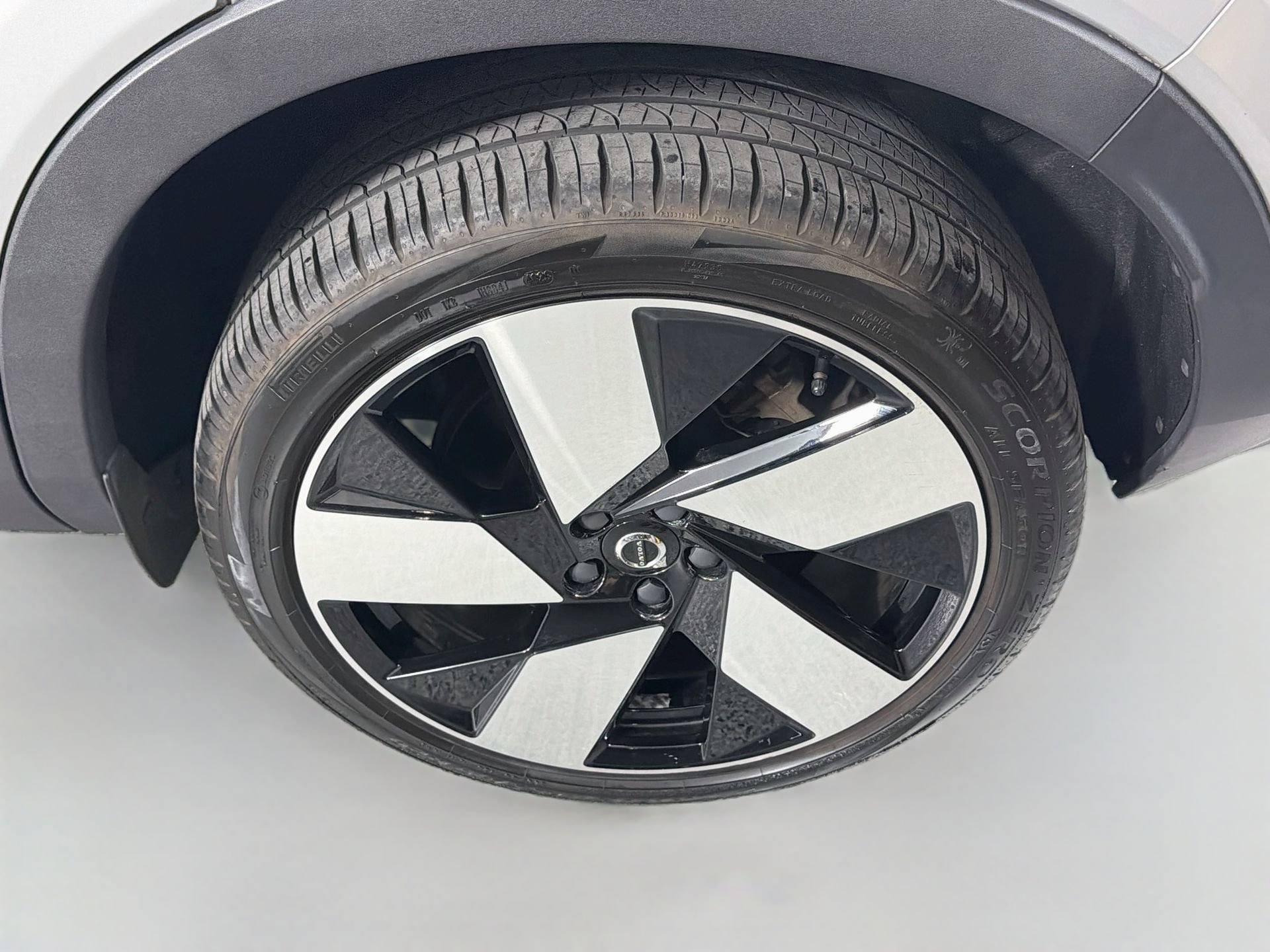 Certified 2023 Volvo C40 P8 Recharge Ultimate w/ Protection Package Premier AWD/4WD image 32