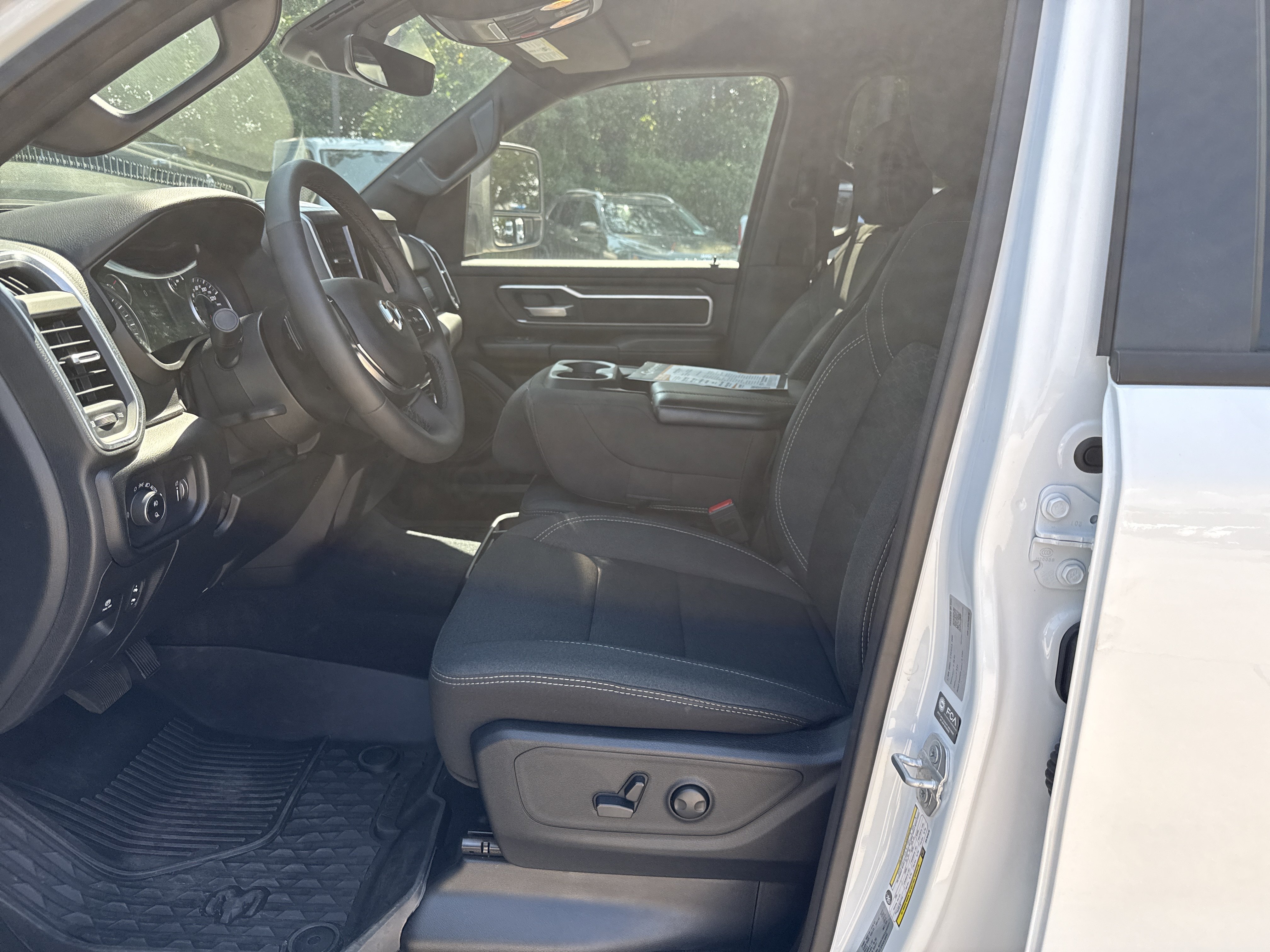 Used 2025 RAM 1500 Big Horn AWD/4WD image 21
