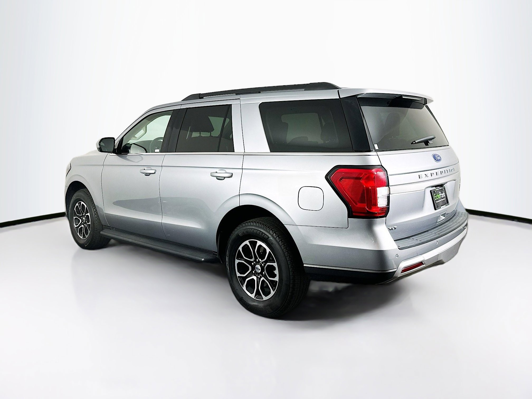 Used 2024 Ford Expedition XLT image 5