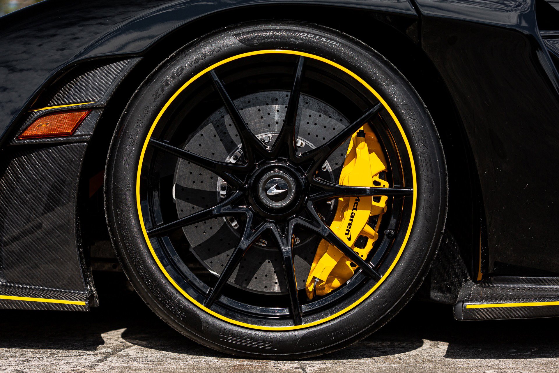 Used 2019 McLaren Senna image 12