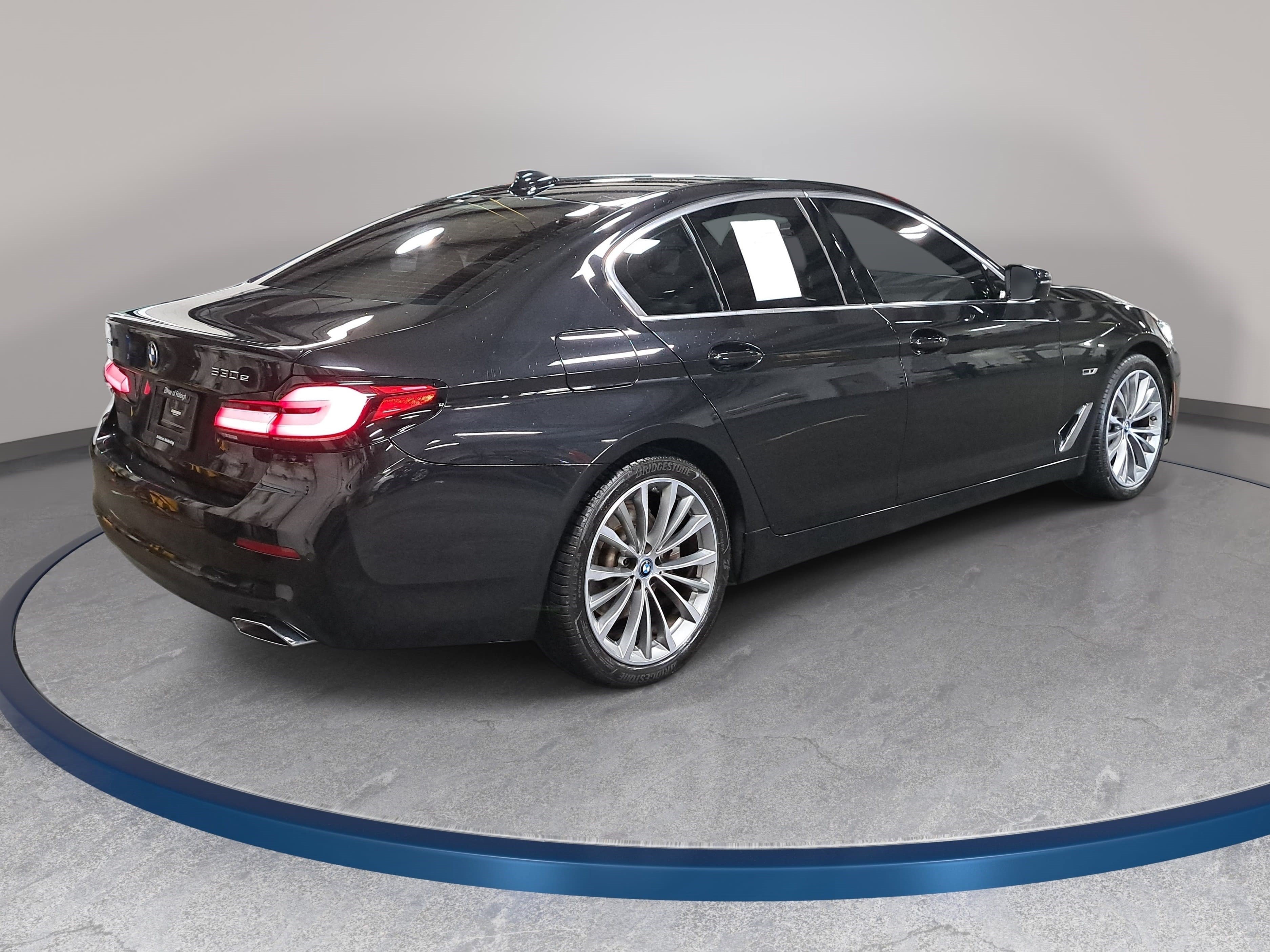 Used 2023 BMW 530e xDrive w/ Premium Package AWD/4WD image 5