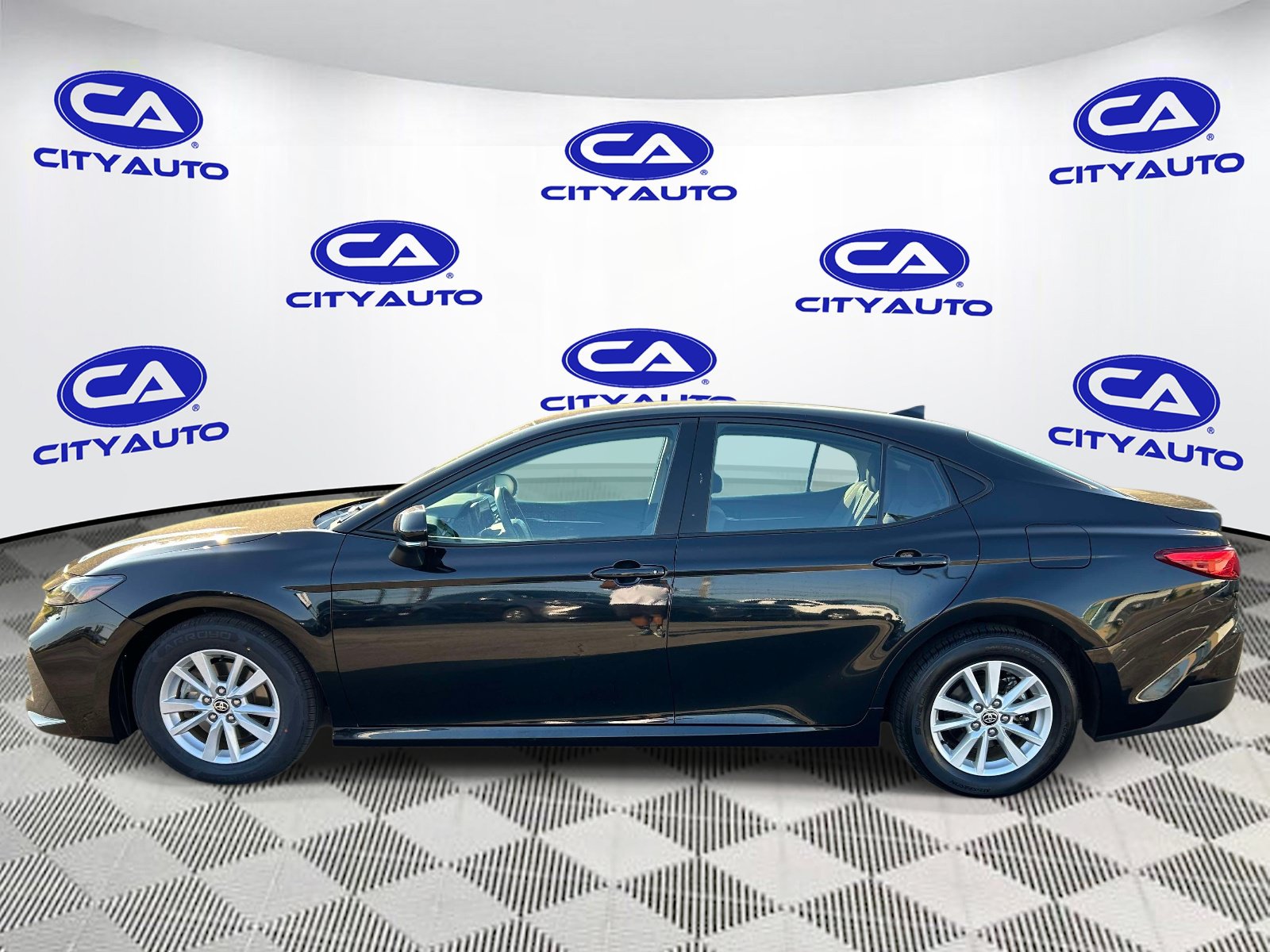 Used 2025 Toyota Camry LE FWD image 7