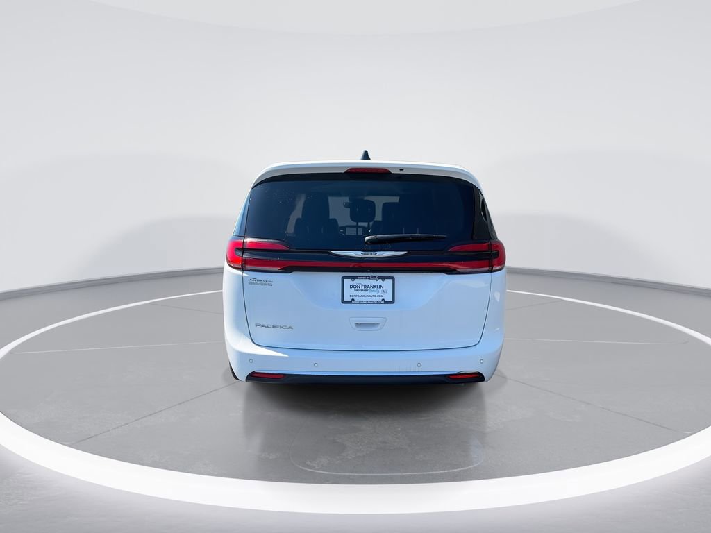 Used 2024 Chrysler Pacifica Touring-L FWD image 7