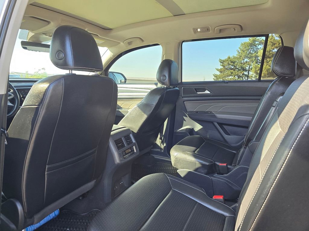 Used 2022 Volkswagen Atlas SEL R-Line AWD/4WD image 12