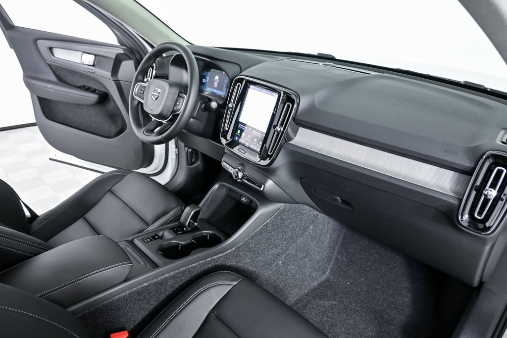 New 2026 Volvo XC40 B5 Core AWD/4WD image 23