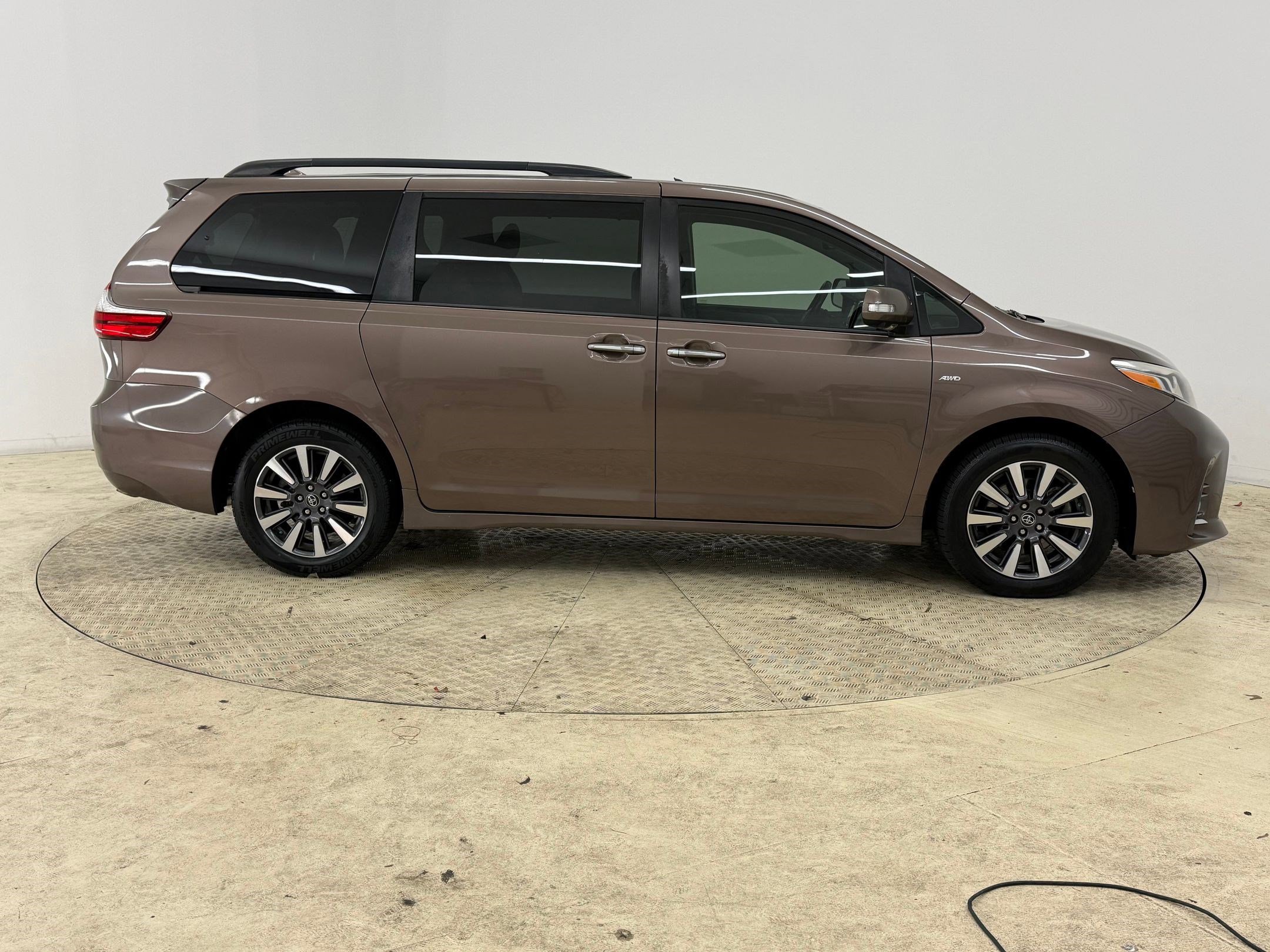Used 2018 Toyota Sienna Limited Premium image 7