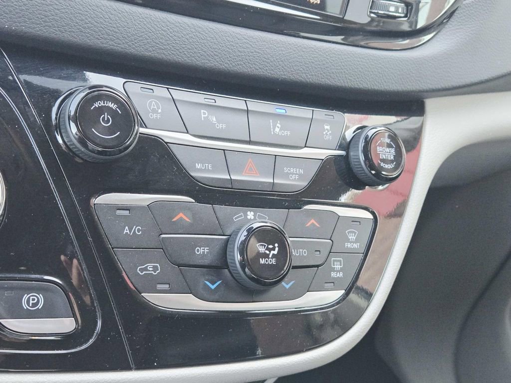 Used 2024 Chrysler Pacifica Touring-L image 29