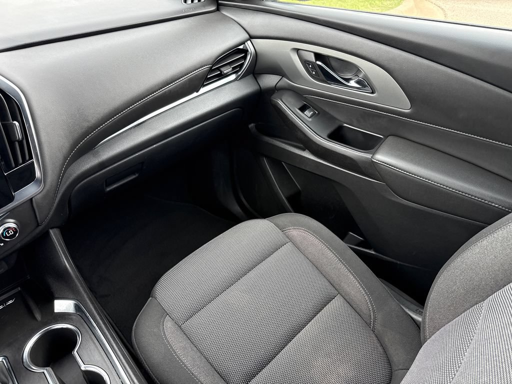 Used 2023 Chevrolet Traverse LT AWD/4WD image 16