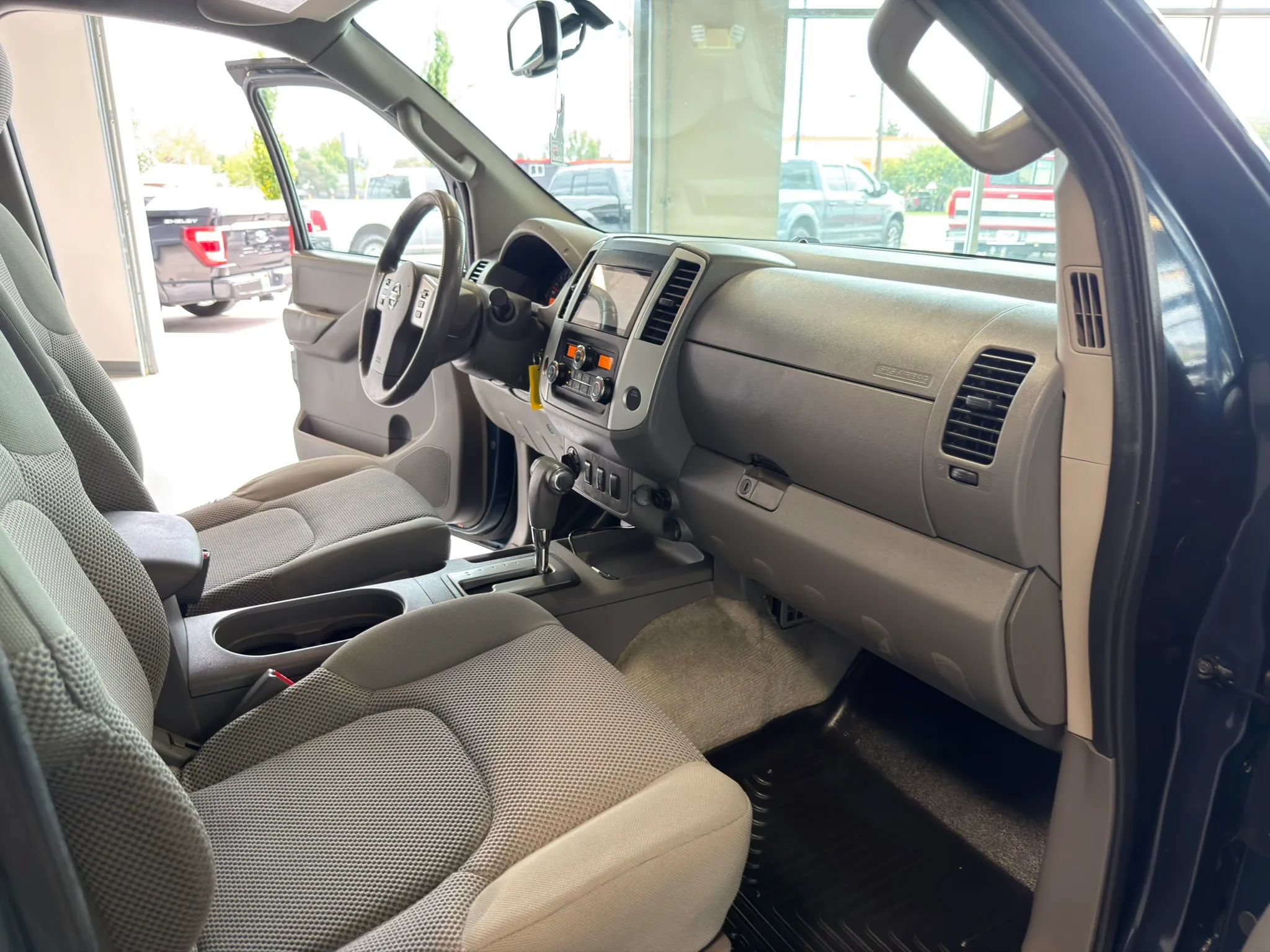 Used 2013 Nissan Frontier SV w/ SV Value Truck Pkg AWD/4WD image 20