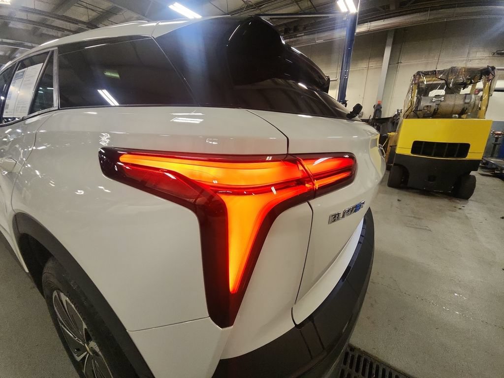 Certified 2024 Chevrolet Blazer EV LT AWD/4WD image 31