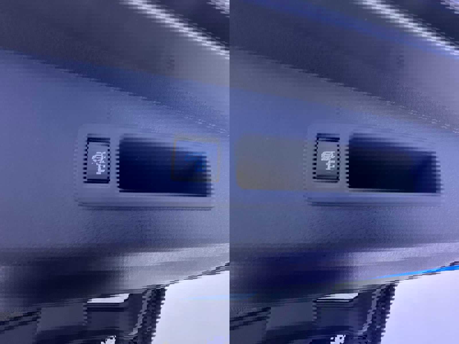 Used 2025 Toyota Sienna Limited image 41