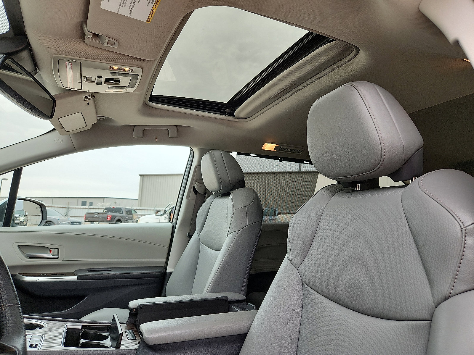 Used 2023 Toyota Sienna XLE w/ XLE Plus Package FWD image 12